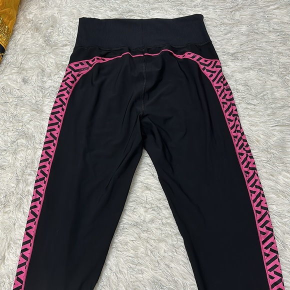 Authentic Versace La greca pattern sports bra and leggings with box size 5 NIB - Picture 7 of 16